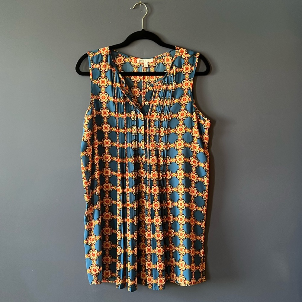 Sending to Goodwill if not purchased! DR2 blue patterned shift tunic M/L